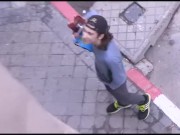 Rubia y experimentada MILF enseña a follar a un joven 7/16