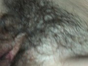 Трахает мою волосатую пизду крупным планом 7/16