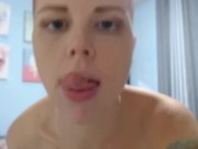 русская красотка в черных чулках играет со своим клитором 12/16