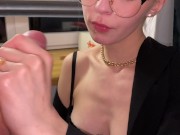 Удачное знакомство на Tinder - это сочный минет на первой встрече. 7/16