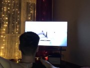 Просила мужа трахнуть меня, пока он играл. Пришлось начать самой. Кончил в меня.С разговорами. 2/16