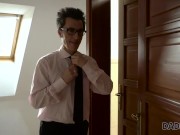 DADDY4K. Hartnäckiger Mann überzeugt Söhne neue Freundin, Quickie zu haben 2/16