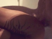 Быстро трахнула друга семьи перед тем, как пойти спать к мужу. 10/16