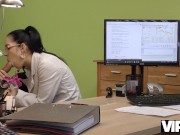 VIP4K. L'agent peut accorder un prêt à bébé si elle satisfait tous ses besoins 9/16