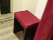 La mia sorellastra in camerino del centro commerciale senza mutande succhia il cazzo a uno studente  2/16