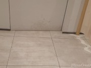 La mia sorellastra in camerino del centro commerciale senza mutande succhia il cazzo a uno studente  7/16