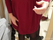 La mia sorellastra in camerino del centro commerciale senza mutande succhia il cazzo a uno studente  8/16