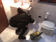 ANTEPRIMA - BIONDA ITALIANA SI FA SCOPARE DALL'IDRAULICO 4/16