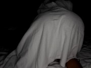 милая кошечка играет со своей сладкой киской. хвостик в попке 1/16