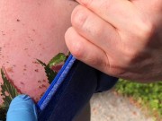 Brennnesseln öffentlich in den BH gestopft - Directors cut 10/16