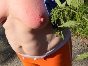 Brennnesseln öffentlich in den BH gestopft - Directors cut 15/16