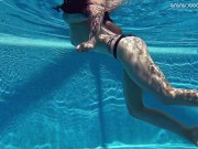 Brunette big tits babe Sheril Blossom swims nude and hot 10/16