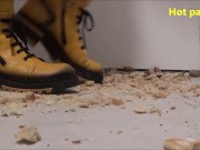 She explodes stewed fruit and several yoghurts in a shower then she crushes cans and dry breads 14/16