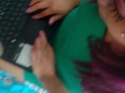 no dejo estudiar a mi amiga lizi love, pido que me chupe la polla mientras estudia en el pc 3/16