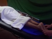 Masaje amateur a chica de cuerpo y pies realizado por chico CD travestido de culo espectacular 1/16