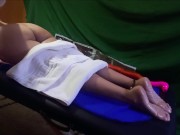 Masaje amateur a chica de cuerpo y pies realizado por chico CD travestido de culo espectacular 8/16