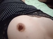 Грудастая жена сочно сосет член 7/16