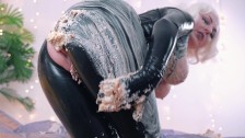 Humiliatrix FemDom POV-Video. Latex Rubber, Dirty Talk, Food Fetish, Giantess Fetisch. Nass und chaotisch