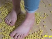 Crushing compilation : Miel pops, bubble wrap, cardboard and miniature toy car 3/16