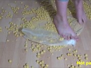 Crushing compilation : Miel pops, bubble wrap, cardboard and miniature toy car 7/16