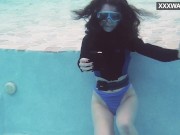 Swimming pool submerged babe masturbates 14/16