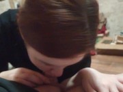 Рыжая сучка сосет член любовника на камеру для мужа 12/16