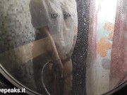Ladymuffin si masturba sotto la doccia 8/16