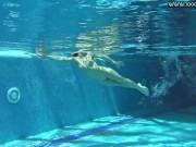 Russian Nicole Pearl gets really horny in the pool 14/16