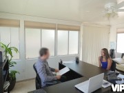 VIP4K. Une fille naïve pense qu'elle peut obtenir un énorme prêt sans sexe 1/16