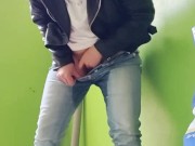 Lika Lax нассала в  джинсы и обоссаная  дрочит в подъезде 13/16