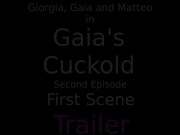 Wife Bacia La Sua Amante Mentre il Marito Cornuto Annusa i Piedi In Autoreggenti a Tutte e Due ITA 3/16