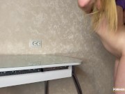 Вместо ужина он решил трахнуть меня на кухонном столе 7/16