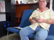 El cliente de la firma se folla a una estúpida secretaria. Sexo en la oficina. 1 2/16