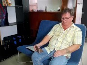 El cliente de la firma se folla a una estúpida secretaria. Sexo en la oficina. 1 7/16