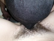  лизать и трахать ее волосатую киску и кончил на ее пизду 6/16