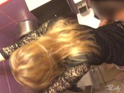 Девушка отсосала и трахнулась в туалете ночного клуба, пока ее парень ждал снаружи 10/16