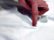 Анальной пробкой трахаю глотку и довожу себя до сквирта. Залила кровать мочей и слюной 15/16