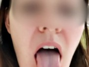 Анальной пробкой трахаю глотку и довожу себя до сквирта. Залила кровать мочей и слюной 8/16