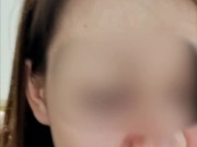 Анальной пробкой трахаю глотку и довожу себя до сквирта. Залила кровать мочей и слюной 9/16