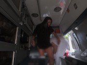 La jefa paramedico convence al empleado nuevo a chichar en la ambulancia 16/16