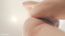 Sexy ölige Naturbrüste und Selfie-Video mit nacktem Arsch necken