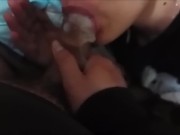 mon gros voisin me donne de l'argent pour lui vider ses couilles pleines dans ma bouche 16/16