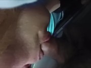 mon gros voisin me donne de l'argent pour lui vider ses couilles pleines dans ma bouche 5/16