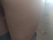 Le cómo el culo mientras prepara el desayuno 11/16