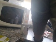 Le cómo el culo mientras prepara el desayuno 6/16