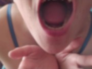 Le hago una mamada a mi novio y se corre a chorros, me lo trago y le encanta. 15/16