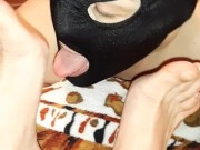 Моя с большой грудью нюхает мои носки, целует и лижет ноги - IkaSmokS 12/16