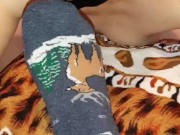 Моя с большой грудью нюхает мои носки, целует и лижет ноги - IkaSmokS 5/16