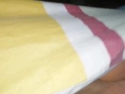 Madrastra caliente se le moja la vagina mientras su hijastro la despierta de manera seductora 1/16