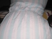 Madrastra caliente se le moja la vagina mientras su hijastro la despierta de manera seductora 15/16